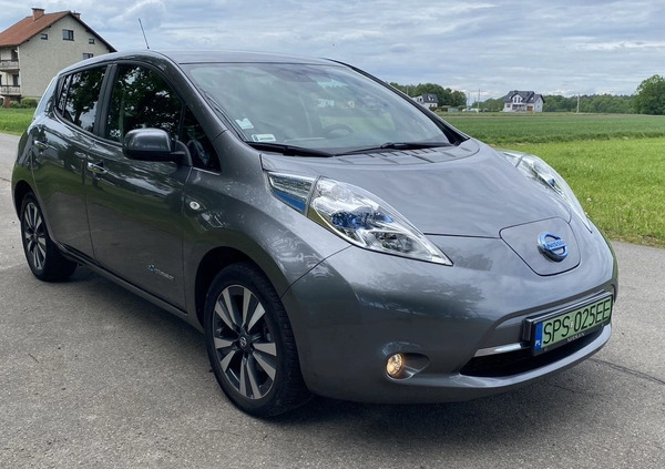 Nissan Leaf cena 53900 przebieg: 65000, rok produkcji 2017 z Dęblin małe 596